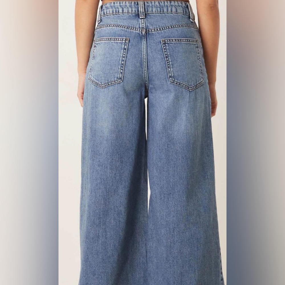ASOS! Wide Leg lightweight Jean! Sz W34/L30 Like New! Oversized and comfy!